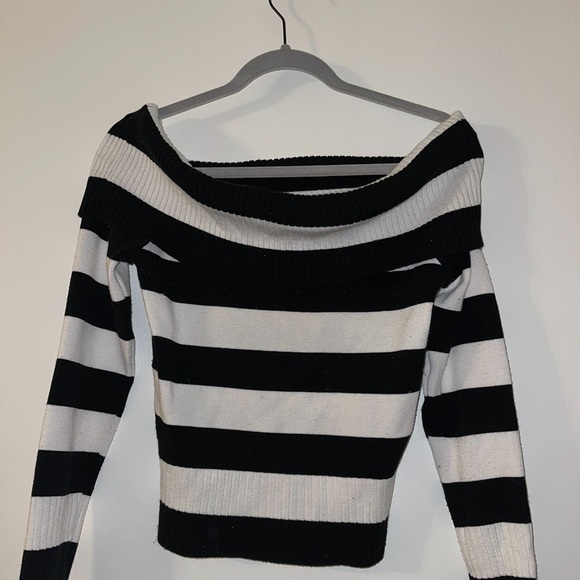 🔴Black and white striped off the shoulder sweater - Picture 2 of 4